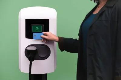 Medium-4-3-people-ev-charging-green1.jpg Medium-4-3-people-ev-charging-green1.jpg