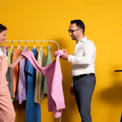 people-entrepreneur-retail-yellow1 people-entrepreneur-retail-yellow1