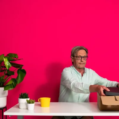 people-work-pink